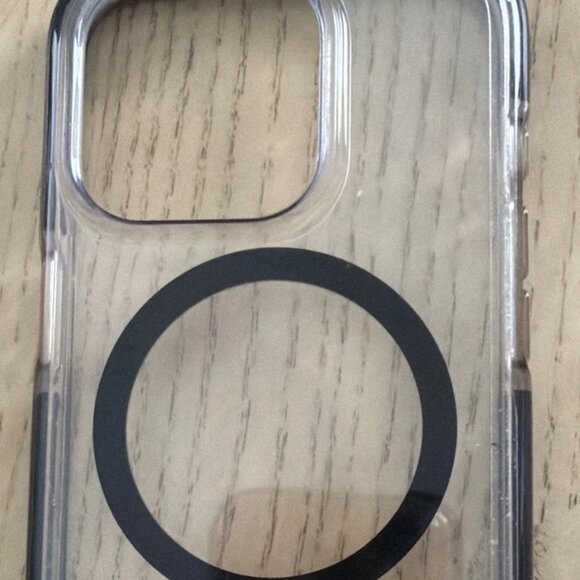 EUC tech21 Evo Crystal MagSafe Case for Apple iPhone 15 Pro - Clear/Black - Picture 1 of 4